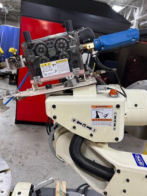 Daihen OTC FD11V8 2 Axis Positioner P-400 Welder Complete Cell