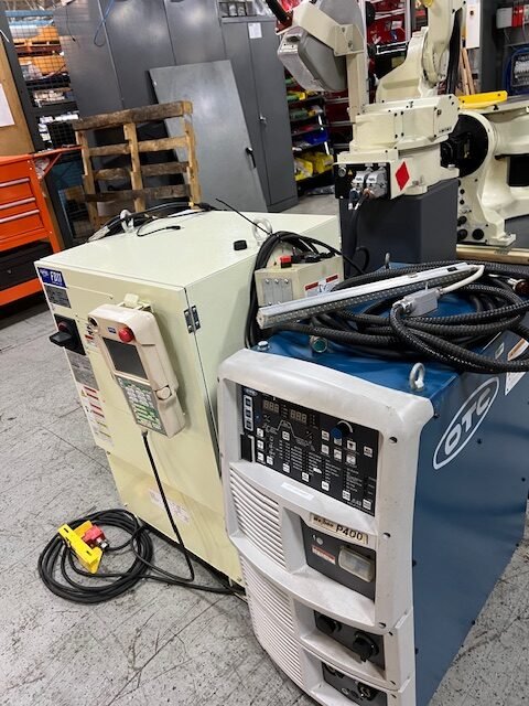 Daihen OTC FD11V8 2 Axis Positioner P-400 Welder Complete Cell