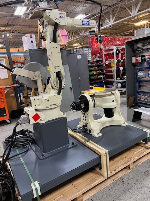 Daihen OTC FD11V8 2 Axis Positioner P-400 Welder Complete Cell