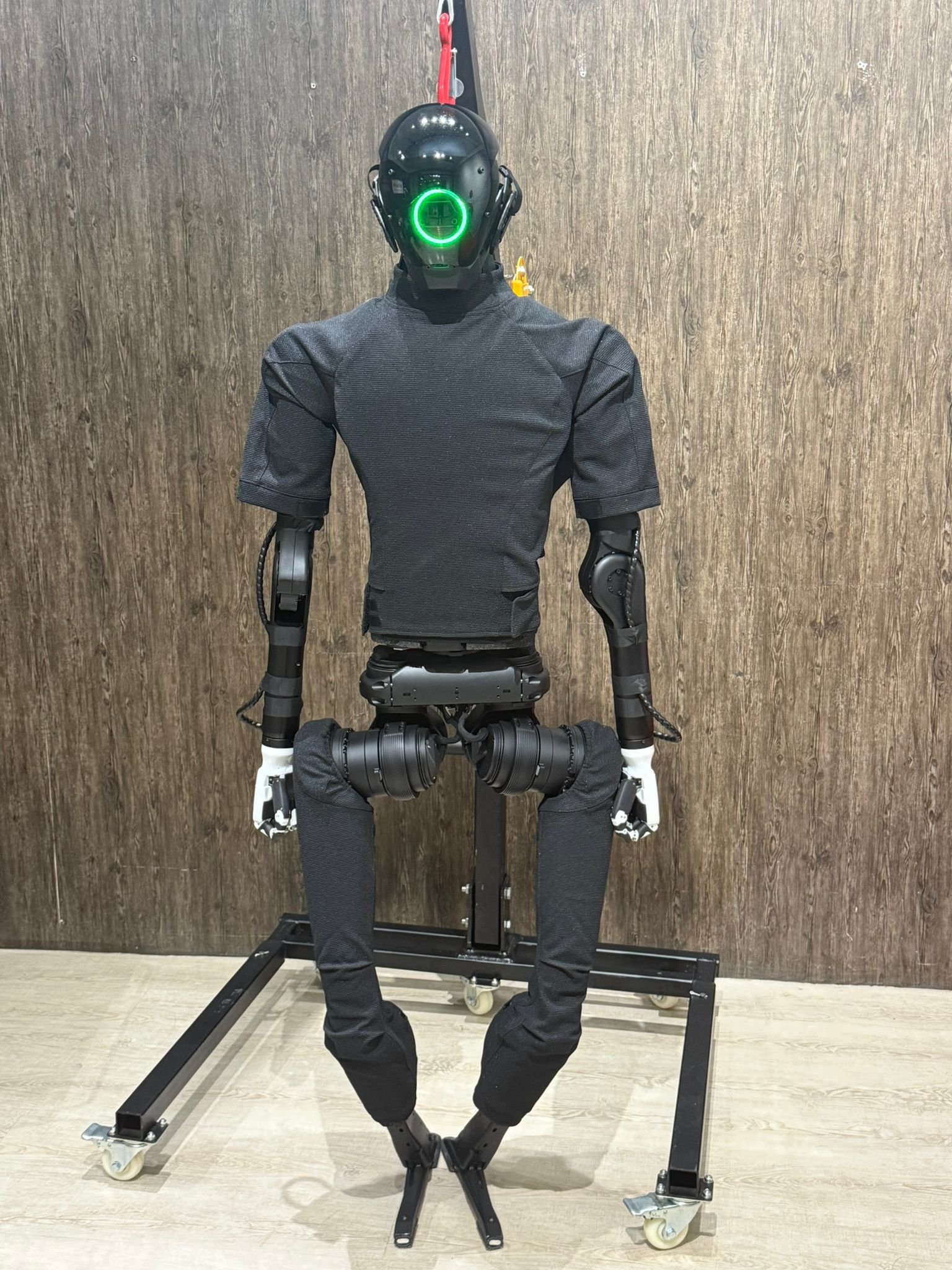 Unitree H1 Humanoid Robot – New In Box, 5 Digit Dexterous Hands