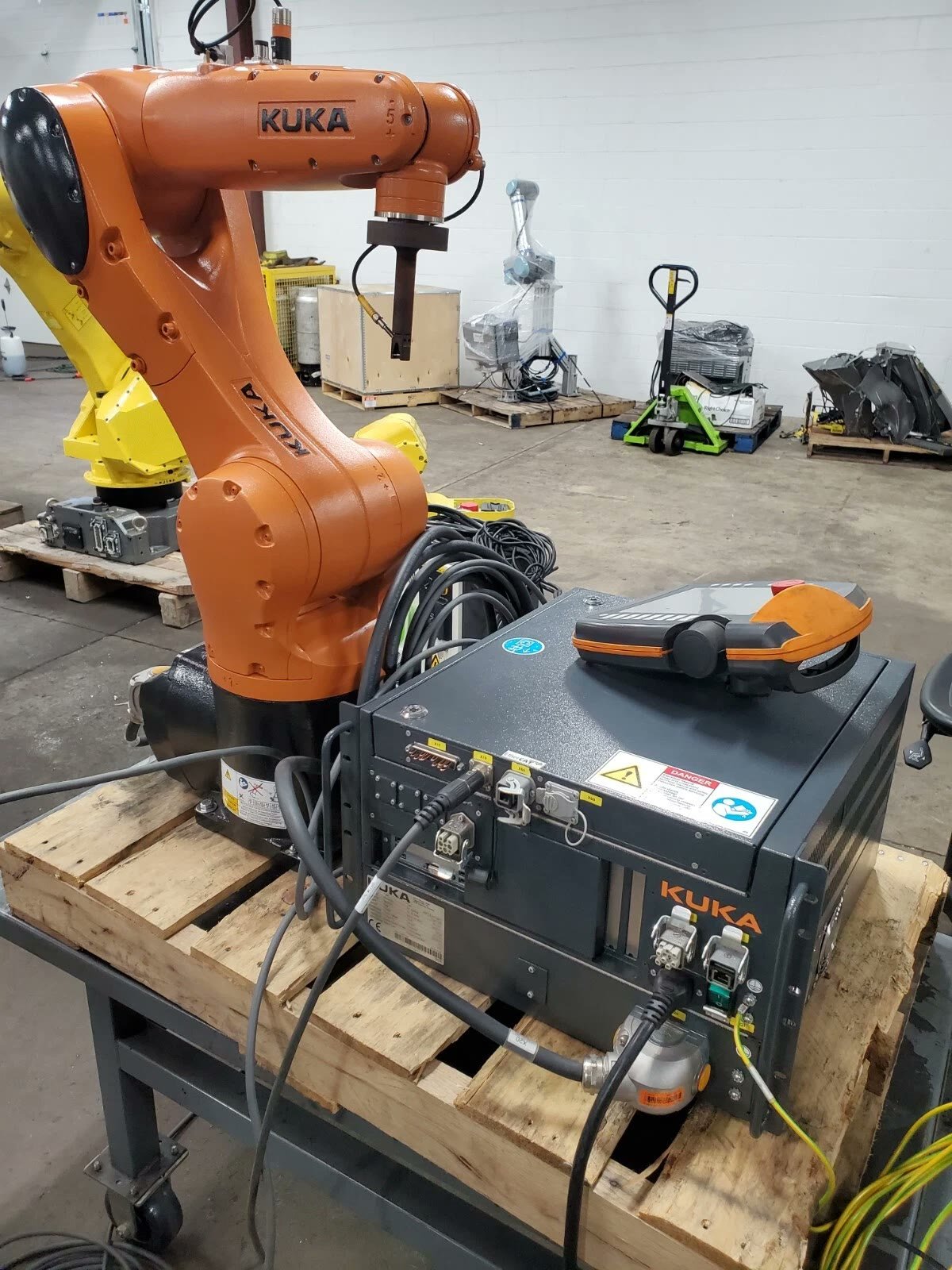 Used KUKA KR6 R900 Robot System w/ KRC4 Controller